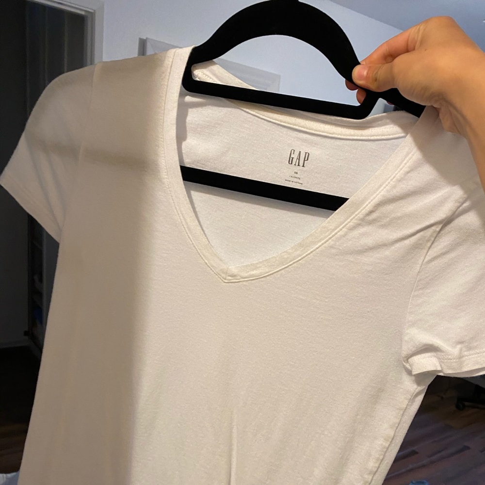 White gap tshirt worn once